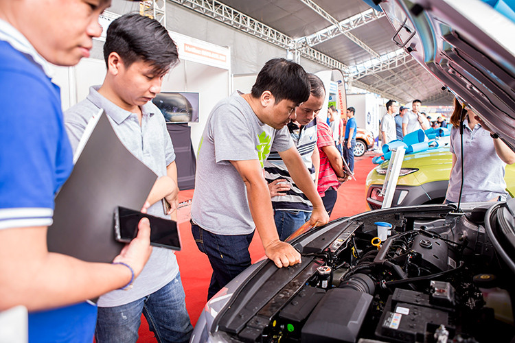 Những cái tên như: Toyota Fortuner, Mitsubishi Pajero Sport, Honda CR-V, Ford Everest, Honda HR-V, Mitsubishi Outlander, Nissan Terra, Hyundai Tucson, Hyundai SantaFe, Mitsubishi Xpander, Toyota Avanza, Nissan Navara, Ford Ranger… Đây đều là những mẫu xe ăn khách ở cả thị trường xe mới và cũ tại Việt Nam trong nhiều năm trở lại đây.