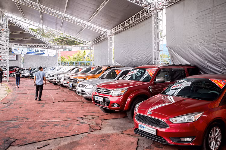 Mới đây kênh Oto.com.vn đã chính thức tổ chức sự kiện lái thử và mua bán xe có quy mô lớn nhất khu vực phía Nam. Hội chợ mua bán ôtô lần này đã nhanh chóng nhận được sự tham gia và hỗ trợ nhiệt tình đến từ hàng loạt các thương hiệu như; Toyota, Mitsubishi, Hyundai, VEAM Motor, Ford và Nissan…