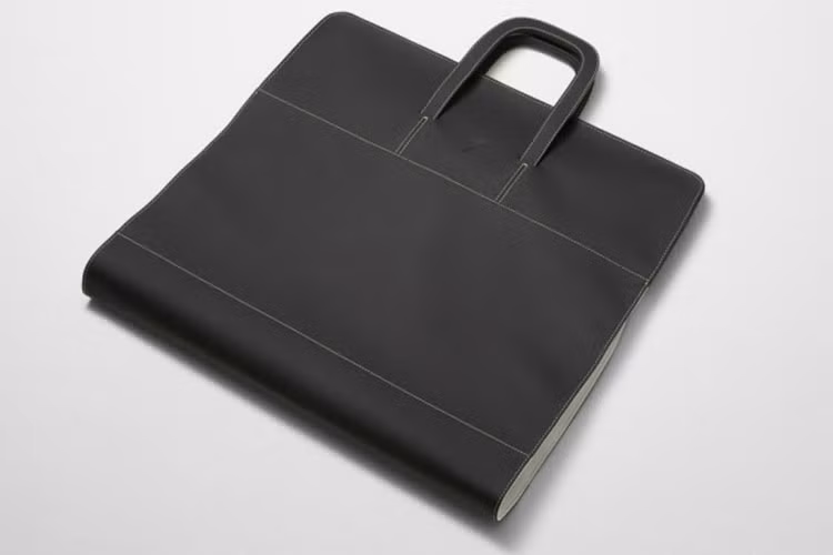 Tất cả những thị trường còn lại đều được bán bộ sản phẩm "Wraith Luggage Collection" với giá từ 42.606 USD (gần 947 triệu đồng).