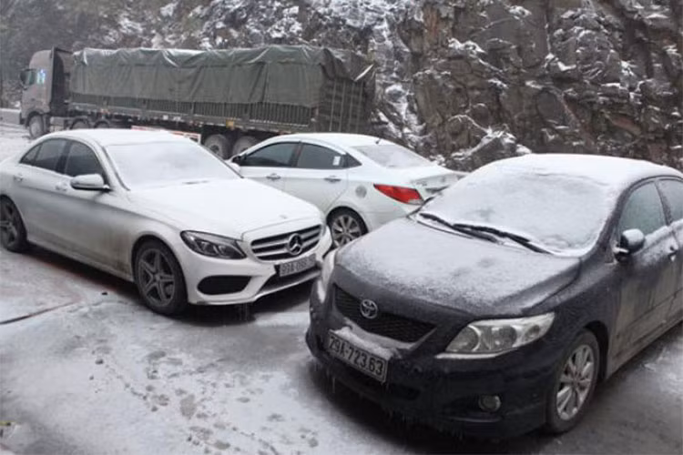 Thời điểm hiện tại khi mùa đông đã đến, chính vì vây nên việc chăm sóc xe ôtô đúng cách phải được thực hiện thường xuyên, giúp cho chiếc xe luôn luôn đảm bảo sự ổn định và chủ nhân tránh mất tiền oan.