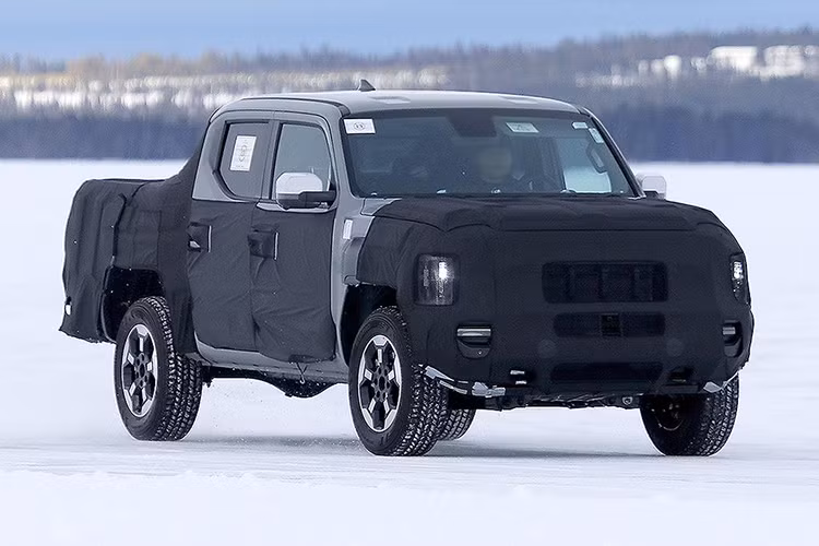 xe bán tải Kia Tasman 2025 sẽ có công suất tham khảo là 199 mã lực và mô-men xoắn tối đa 441 Nm. Động cơ kết hợp cùng hộp số tự động và hệ dẫn động 2 cầu bán thời gian.