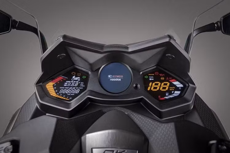 Tất nhiên, các đường nét cắt xẻ cũng được giữ nguyên trên thân vỏ của xe cùng với đó là các trang bị hàng hiệu như phuộc ngược, phanh đĩa với cùm phanh Brembo, gắp nhôm, ABS, màn hình TFT màu tuyệt đẹp có khả năng kết nối với điện thoại thông minh.