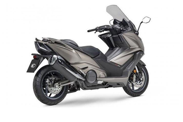 Mặc dù khá cao, nhưng mức giá của những mẫu xe tay ga cỡ lớn đến từ hãng xe này lại được đánh giá rất hợp lý và cạnh tranh so với các đối thủ đến từ Nhật Bản hay Châu Âu. Mới đây, Kymco tiếp tục ra mắt mẫu Maxi-Scooter thế hệ kế tiếp Kymco AK550 ETS 2022 mới.