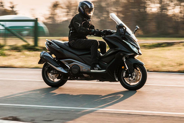 Khối động cơ đạt tiêu chuẩn Euro 5 này cho sức mạnh 51 mã lực tại 7.500 vòng tua/phút cùng mô-men xoắn cực đại đạt 51,9Nm tại 5.750 vòng tua/phút. Theo công bố, mức tiêu thụ nhiên liệu của xe đạt 23km/1 lít xăng cùng tốc độ tối đa khoảng 160km/h.