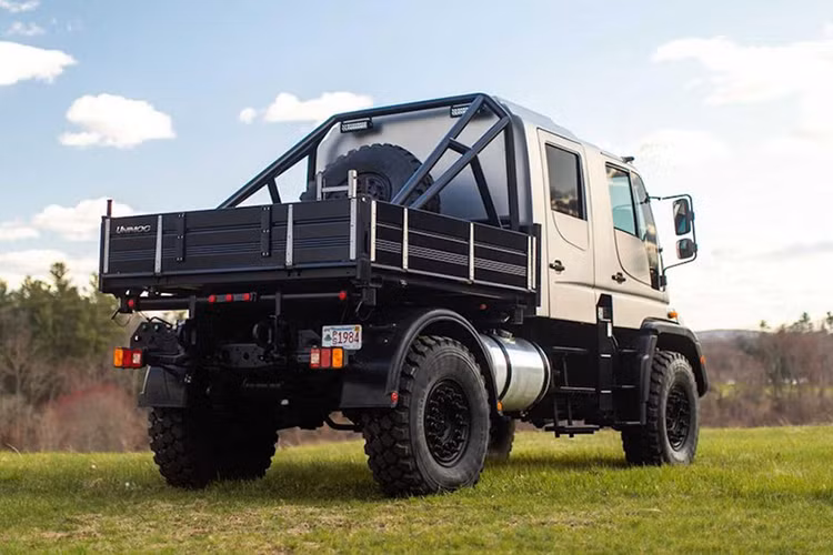 Ra đời cách hàng chục năm, là một mẫu xe hiếm và vẫn trong tình trạng tốt, đương nhiên chiếc Unimog U500 này không có giá rẻ và được bán ra khá trên thị trường.