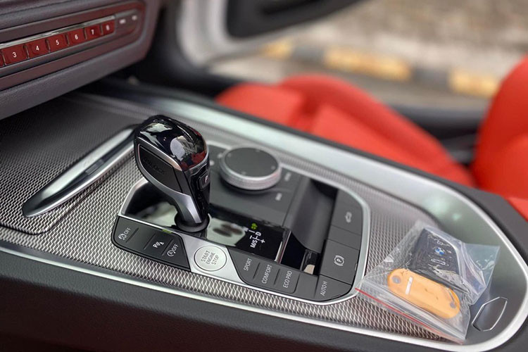 Đừng lo cho việc hạ mui sẽ ảnh hưởng khoang hành lý đang chất đầy đồ, hãng xe BMW đã thiết kế ra nơi chứa mui cho Z4 mà không làm ảnh hưởng đến khoang hành lý có thể tích 265 lít.