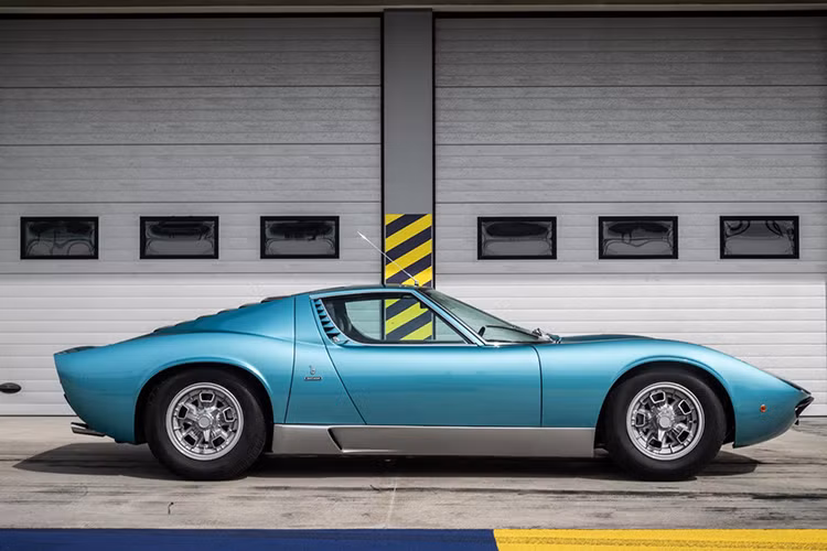 Mang màu sơn ngoại thất xanh Azzurro Mexico Blue, chiếc xe này được chứng nhận phục chế chính hãng bởi Lamborghini Polo Storico. Hiện xe thuộc sở hữu của một nhà sưu tập người Italy, bên cạnh 2 chiếc Miura khác trong bộ sưu tập của người này. 