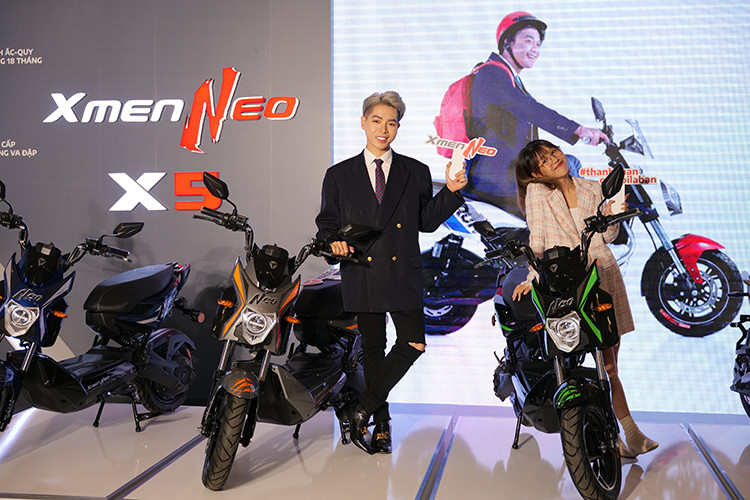 Ngoài việc ra mắt Xmen Neo, hãng còn giới thiệu mẫu xe mới khác là xe điện Yadea X5 mới. Đây là mẫu xe kế thừa các tinh hoa của dòng X với nhiều cải tiến hướng tới nhu cầu sử dụng một chiếc xe lớn hơn, mạnh mẽ hơn. X5 dự kiến được mở bán trong tháng 8/2020, với mức giá dự kiến là 22 triệu đồng.