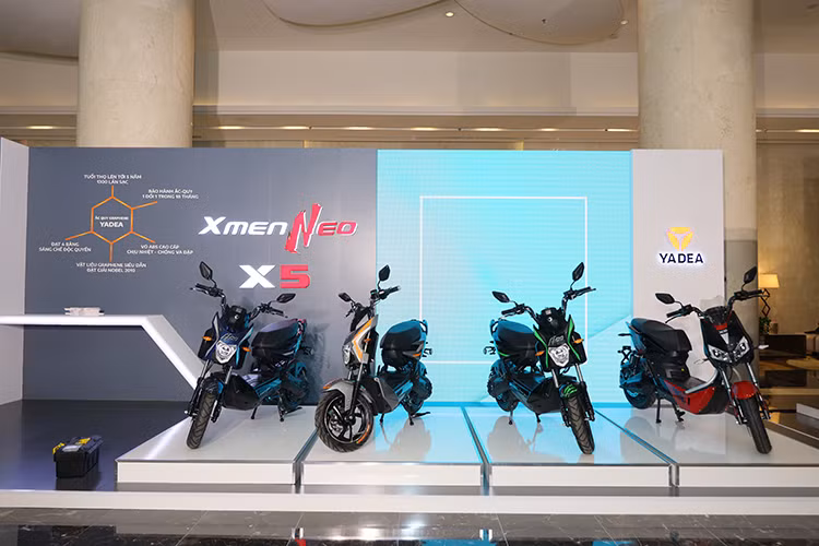 Hãng xe điện Yadea mới đây đã ra mắt mẫu xe điện Yadea Xmen Neo mới tại thị trường Việt Nam. Xmen Neo có nhiều nết thiết kế của dòng X – dòng xe khá thành công của Yadea thời gian qua- và hướng tới nhóm khách hàng là học sinh, sinh viên.