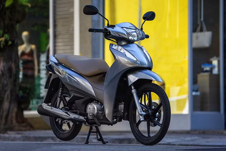 Sự hiện đại của mẫu xe máy số Honda Biz thế hệ mới này đã khiến giá trị của nó lên tới từ hơn 40 triệu đồng tại quốc gia vừa lọt vào trận chung kết giải bóng đá Copa America - Brazil.