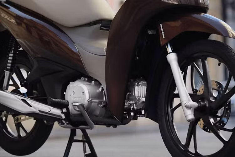 Phiên bản Honda Biz 110i trang bị động cơ xi-lanh đơn, 4 thì, làm mát bằng không khí, dung tích 109,1cc, cho công suất tối đa 8,33 mã lực tại 7.250 vòng/phút.