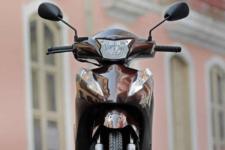 Có thể thấy, mẫu xe có cái tên khá lạ lẫm so với chúng ta nhưng nếu nhìn qua hình dáng thiết kế, sẽ dễ dàng nhận ra đây là phiên bản nâng cấp hiện đại của Honda Future 125 đang có mặt tại Việt Nam.