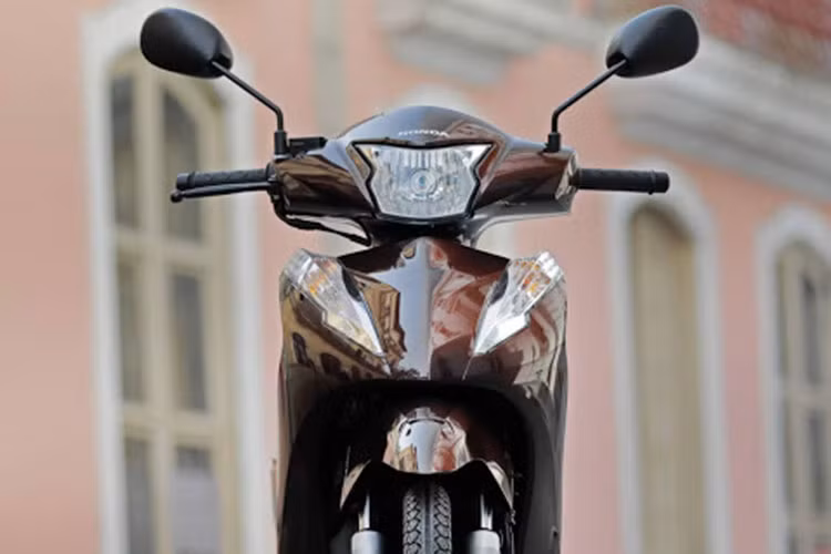 Có thể thấy, mẫu xe có cái tên khá lạ lẫm so với chúng ta nhưng nếu nhìn qua hình dáng thiết kế, sẽ dễ dàng nhận ra đây là phiên bản nâng cấp hiện đại của Honda Future 125 đang có mặt tại Việt Nam.