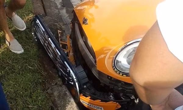 Ha Noi: Lai thu xe sang, khach dam bep dau Mini Cooper-Hinh-2