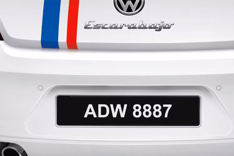 ADW 8887 được xem là biển số xe đáng để bạn lưu tâm trên đường phố Malaysia. ADW = ADa Wang (nghĩa là Got Money = có tiền), trong khi 8887 = 888, tượng trưng cho của cải giàu có còn số 7 ám chỉ hình ảnh một chiếc cuốc để đào vàng.