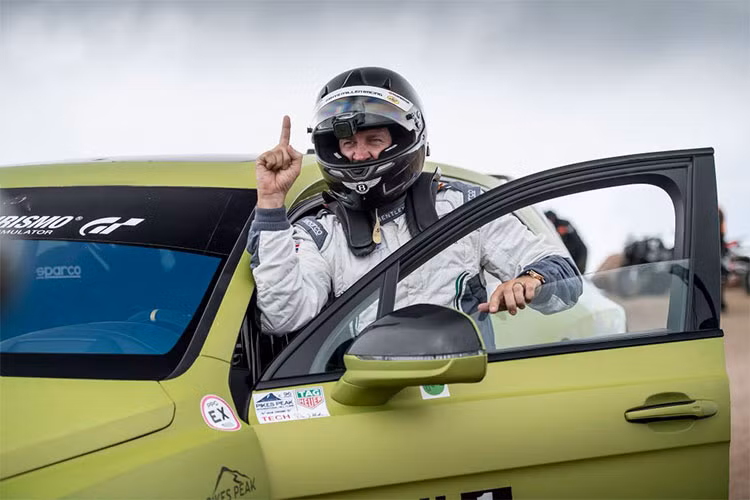 Theo tay dua Rhys Millen cầm lái Bentayga chia sẻ sau khi lập kỷ lục: “Tôi đã chạy rất tốt. Chiếc xe như xới tung mặt đường lên và đã cho tôi sự tự tin để nhấn ga. Tôi rất vui khi lập kỷ lục SUV băng Pikes Peak nhanh nhất cho Bentley và cho tất cả mọi người đã tham gia vào dự án.”