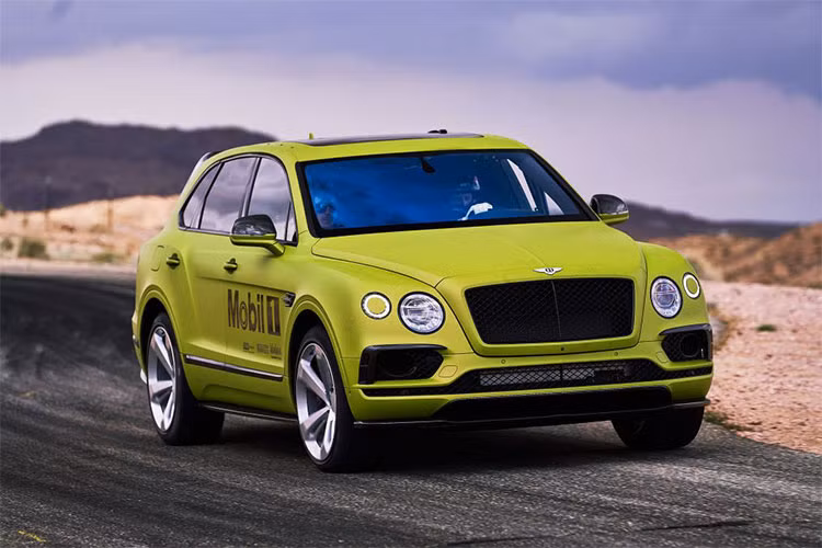 Bất chấp mọi thách thức, Bentley Bentayga đã chiến thắng tại cuộc đua xe leo đồi nổi tiếng nhất Thế giới này Pikes Peak (Pikes Peak International Hill Climb – PPIHC) này. Rhys Millen một tay đua thuộc hàng “lão làng” tại PPIHC đã điều khiển chiếc Bentley Bentayga tiêu chuẩn hoàn thành quãng đường 20 km đường đèo chỉ trong 10 phút 49,9 giây.