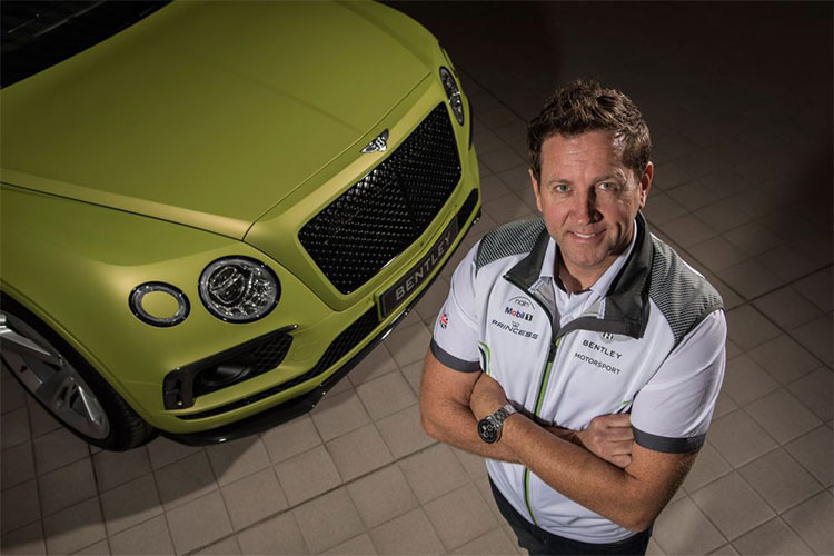 Trên bảng táp lô ở vị trí của xe là hình ảnh đường đua tại đỉnh Pikes Peak. Nội thất của Bentayga Pikes Peak được bọc kết hợp da và Alcantara, riêng trần xe được bọc sợi nhân tạo Eliade. Mỗi chiếc sẽ được trang bị động cơ W12 6.0L, hộp số tự động ZF 8 cấp, hệ dẫn động 4 bánh.