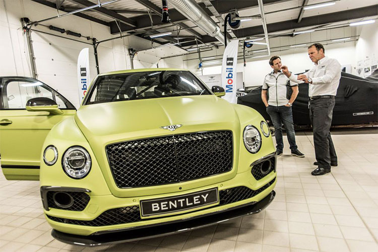 Mặc dù hãng siêu xe sang Bentley chưa công bố giá bán cho SUV siêu sang Bentayga Pikes Peak 2018, tuy nhiên hãng xe Anh quốc cũng đã cho biết phiên bản này sẽ được bán ở thị trường Mỹ và châu Âu kể từ tháng 8/2018. Phiên bản này sẽ do bộ phận cá nhân hóa Mulliner chế tạo.