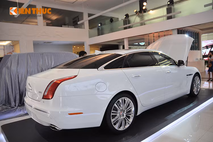 Với việc ra mắt showroom thứ hai tại Hà Nội, Jaguar-Land Rover đang đình hính mọt hướng đi mới cho mình tại thị trường giàu tiềm năng này.