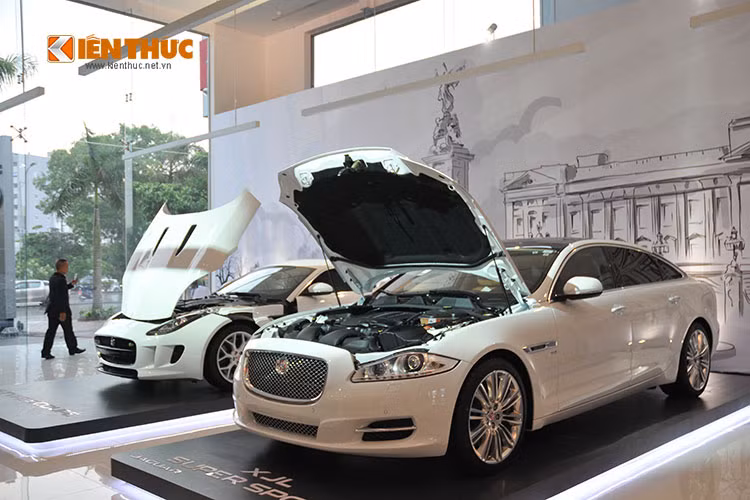Bên cạnh đó, thương hiệu xe sang Anh quốc đã chính thức cạnh tranh với các tên tuổi Audi, Mercedes-Benz, BMW, Lexus