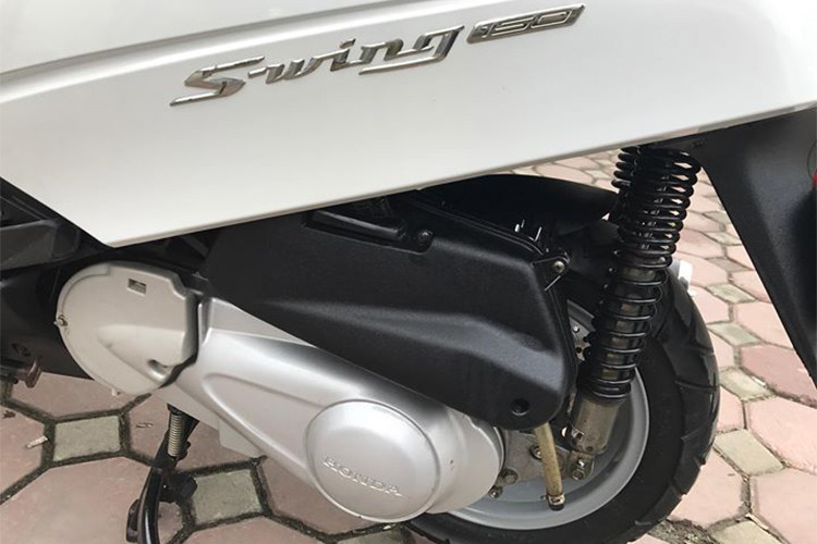 Động cơ của S-Wing cơ bản cùng loại với một số mẫu scooter khác của Honda như PS150i và SH150i từng bán ra trên thị trường Việt Nam. Xe được trang bị khối động cơ 4 thì SOHC dung tích 150 phân khối làm mát bằng chất lỏng với hệ thống phun xăng điện tử kết hợp hộp số V-Matic.