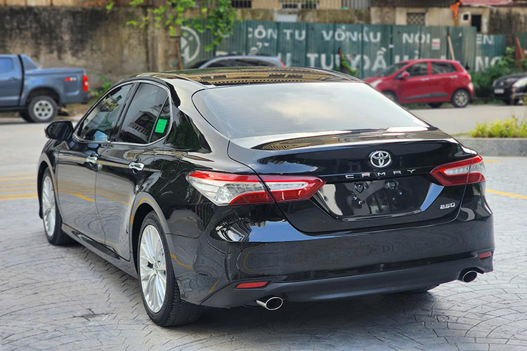 Thêm vào đó là tính năng phát hiện phương tiện đang đến gần khi đi qua giao lộ, hỗ trợ đánh lái khẩn cấp và kiểm soát hành trình thích ứng. Hệ thống tránh va chạm trước còn có thể giúp xe lấy lại cân bằng khi tài xế đánh lái bất ngờ để tránh vật cản bằng cách tự động điều chỉnh vô lăng...