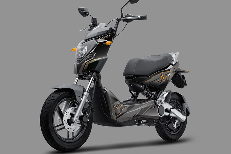 Xe máy điện VinFast Impes 2019 có tải trọng 130kg, có thể đạt vận tốc tối đa 50km/h. Xe sử dụng động cơ điện cao cấp của Bosch có công suất 1.200W, pin lithium-ion của LG Chem có khả năng đi được quãng đường 68km cho một lần sạc đầy.