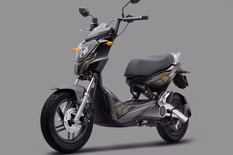 Xe máy điện VinFast Impes 2019 có tải trọng 130kg, có thể đạt vận tốc tối đa 50km/h. Xe sử dụng động cơ điện cao cấp của Bosch có công suất 1.200W, pin lithium-ion của LG Chem có khả năng đi được quãng đường 68km cho một lần sạc đầy.