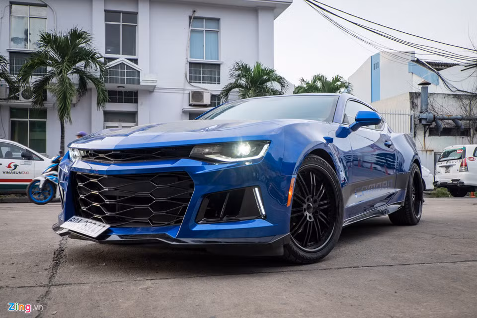 Bản độ không can thiệp sâu vào động cơ, vẫn là loại Turbo 4 xy-lanh, 2.0L, cho công suất 275 mã lực và mô-men xoắn 400 Nm. Kết hợp với hộp số tự động 6 cấp và hệ dẫn động cầu sau, xe đáp ứng khả năng tăng tốc từ 0-96 km/h trong 5,4 giây. Tại thị trường Việt Nam, xe được phân phối theo diện không chính hãng tại các đại lý tư nhân với giá khoảng 3 tỷ đồng.