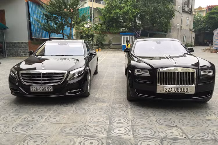 Theo giới doanh nhân tại Việt Nam, biển số "tứ quý" 8 tượng trưng cho việc phát tài, tiền tài và may mắn, vì vậy nhiều người tin rằng những chiếc xe sang đeo biển này sẽ mang đến tiền tài danh vọng cho chủ nhân sở hữu.