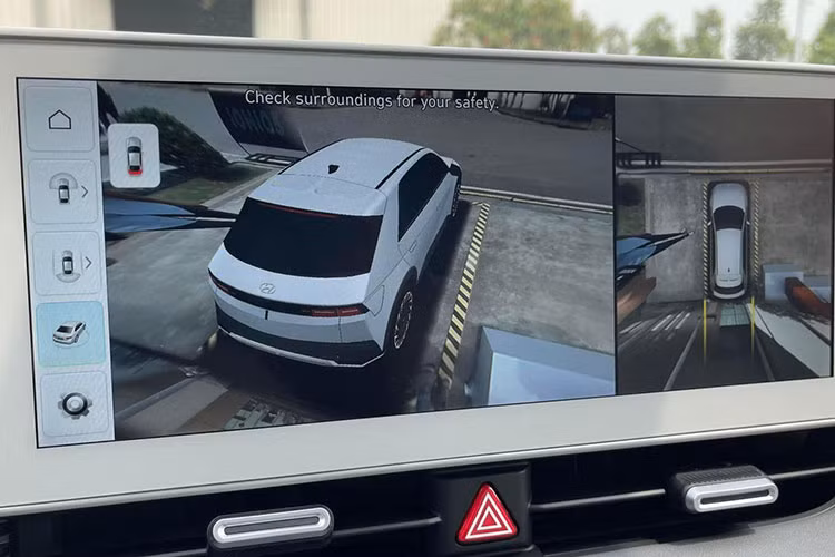 IONIQ 5 sử dụng cần số điện tử tích hợp trên cụm vô lăng nhờ đó không gian giữa ghế lái và hành khách bên ghế phụ được liên thông. Điều này chưa từng có trên các mẫu xe sử dụng động cơ đốt trong, tạo nên sự liền mạch về thiết kế và không gian, đem đến sự rộng rãi, thoải mái tối đa.