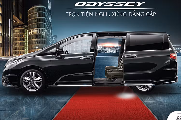 Trên phiên bản Honda Odyssey 2017 mới được Honda Việt Nam (HVN) nhập khẩu về thị trường ôtô Việt, xe có kích thước D x R x C lần lượt là 4830, 1820 và 1685 mm. Ngoài ra, phần đầu xe sở hữu thiết kế "sang" và độc đáo hơn nhờ nhiều chi tiết sắc sảo hoặc mạ chrome bóng loáng.