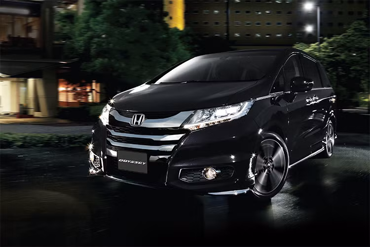 Chính thức được giới thiệu đến thị trường Việt Nam vào tháng 3/2016, mẫu xe MPV hạng sang Honda Odyssey đã trở thành một trong những mẫu xe nhập khẩu sang trọng và đẳng cấp hàng đầu. Trên phiên bản mới 2017 mẫu xe này sở hữu các giá trị vượt trội như tính năng an toàn tối tân nhất, khoang lái tiện nghi đẳng cấp cùng khả năng vận hành thú vị.