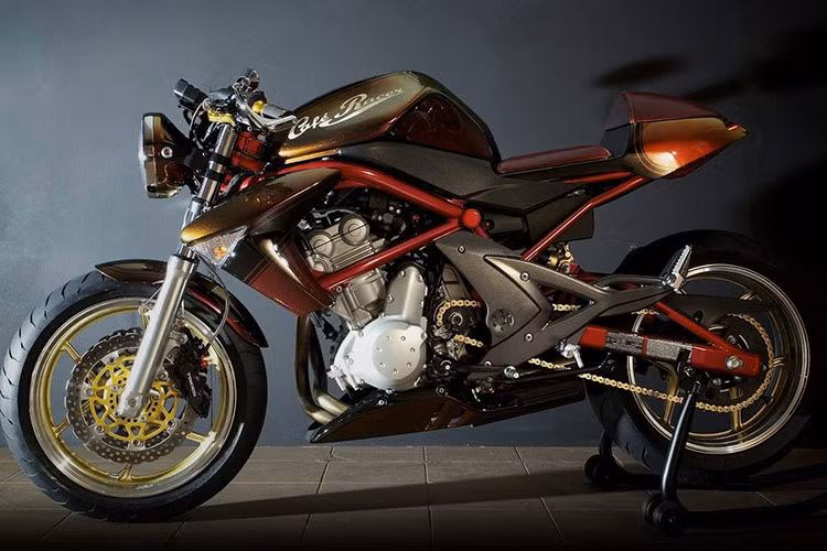 Chiếc Kawasaki ER-6N của hãng xe Nhật Bản đã lột xác hoàn toàn với phong cách Cafe Racer từ hãng độ Gia Mi Racing tại Ý.