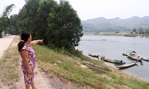 Dan dong tran dia coc tre giua song ngan 'cat tac'-Hinh-2