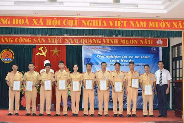 Honda Viet Nam dao tao lai xe an toan cho CSGT-Hinh-3
