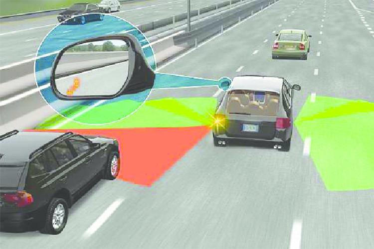 Hệ thống cảnh báo điểm mù trang bị trên ôtô sẽ góp phần hỗ trợ người lái. Hệ thống này sử dụng cảm biến gắn trên xe để phát hiện các phương tiện khác nằm trong khu vực điểm mù của gương chiếu hậu. Nếu phát hiện có xe khác đang muốn vượt lên hệ thống sẽ truyền tín hiệu cảnh báo, thông qua đèn tín hiệu màu cam trên gương chiếu hậu bật sáng để thông báo với người lái. 