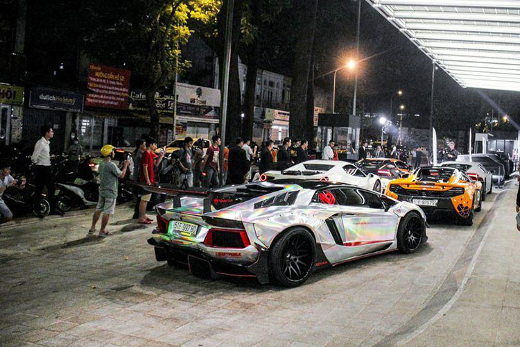 Để thực hiện dự án độ Liberty Walk này, chủ nhân chiếc siêu xe độ Lamborghini Aventador Limited Edition 50 độc nhất Việt Nam bỏ ra số tiền không dưới 3 tỷ đồng.