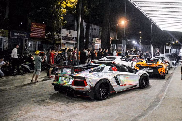 Để thực hiện dự án độ Liberty Walk này, chủ nhân chiếc siêu xe độ Lamborghini Aventador Limited Edition 50 độc nhất Việt Nam bỏ ra số tiền không dưới 3 tỷ đồng.