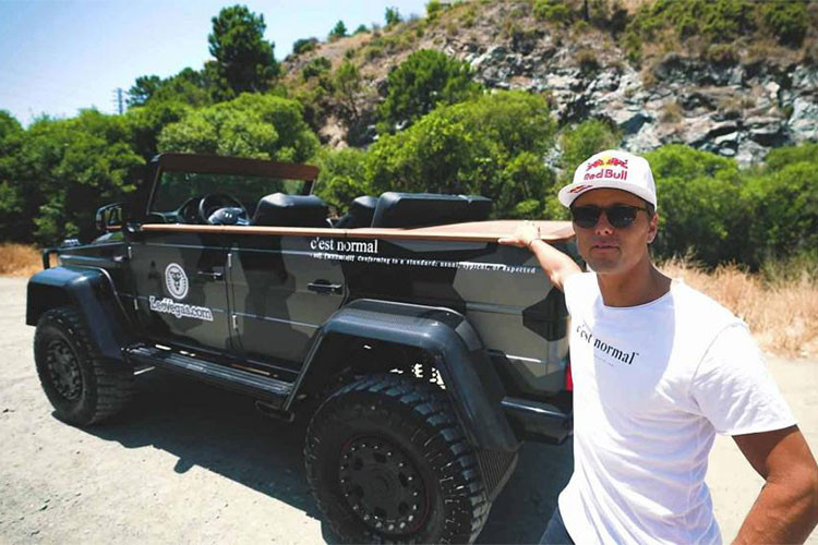 Trên thực tế, không phải tự dưng vận động viên trượt tuyết người Thụy Điển lại quyết định biến chiếc Mercedes-Benz G500 4x4² thành SUV mui trần. Trước đó, Jon Olsson từng thừa nhận chiếc SUV hạng sang nhà Mercedes-Benz này quá to lớn và đồ sộ, không thể vừa với những gara đỗ xe ở Monaco và Marabella (Tây Ban Nha).