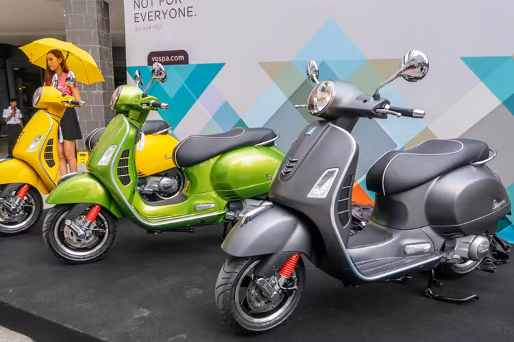 Hiện Piaggio Việt Nam đang lắp ráp dòng Vespa GTS 300 bằng các linh kiện được nhập khẩu trực tiếp từ Ý. Khi xuất sang các nước như Malaysia những chiếc xe này sẽ được kiểm tra về thông số kỹ thuật, hiệu năng, chất lượng và độ an toàn... Trước đây, bản nhập Ý của mẫu xe này từng được bán tại thị trường này với giá khá cao.