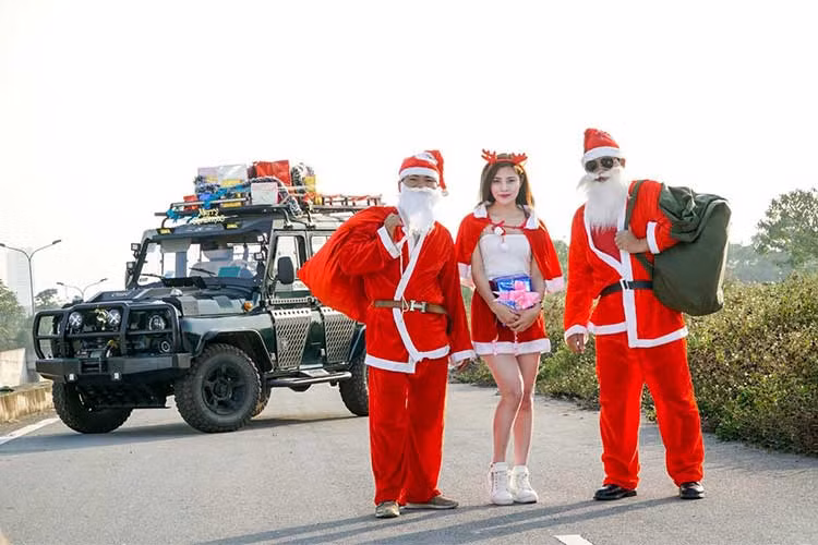 Hệ thống treo trước lò xo đảm bảo vận hành linh hoạt, tăng sự thoải mái cho hành khách ngồi bên trong và dễ dàng bảo trì. Hệ thống treo sau ở bản độ Chase đã tăng thêm 1 lá nhíp so với nguyên bản nhíp 3 lá, đồng thời áp dụng công nghệ bóng hơi điều khiển bằng khí nén giúp chịu tải tốt và tăng độ tin cậy khi off-road.