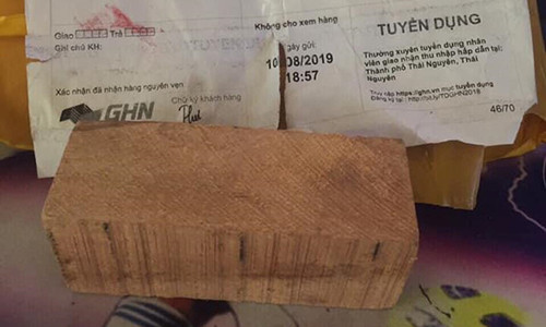 Mua iPhone XS Max 290.000 dong nhan duoc cuc go