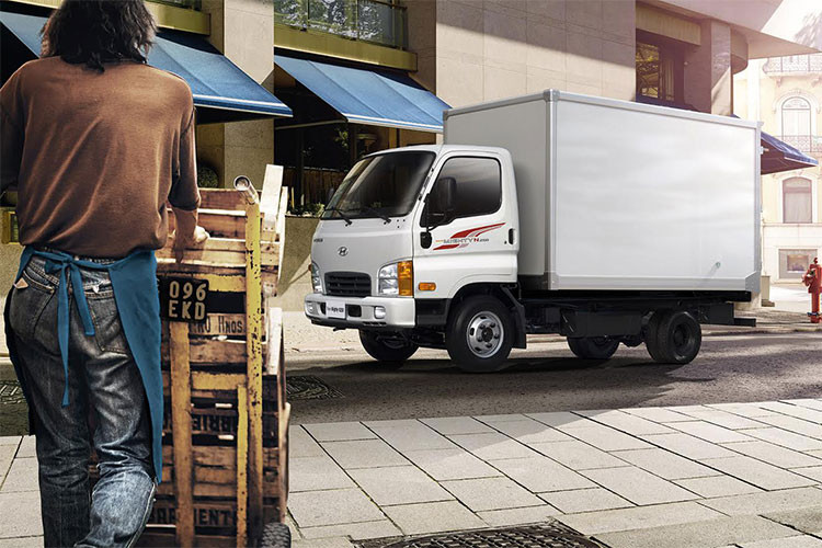 Với sự kết hợp này, New Mighty N250 hoạt động rất mạnh mẽ nhưng cũng rất tiết kiệm nhiên liệu. Đặc biệt, New Mighty N250 còn được trang bị hệ thống van điều hòa lực phanh theo tải trọng (LSPV), giúp điều chỉnh lực phanh phù hợp với từng mức tải trọng khi vận hành, mang lại sự an toàn tối ưu. Đây là một ưu thế của New Mighty N250.