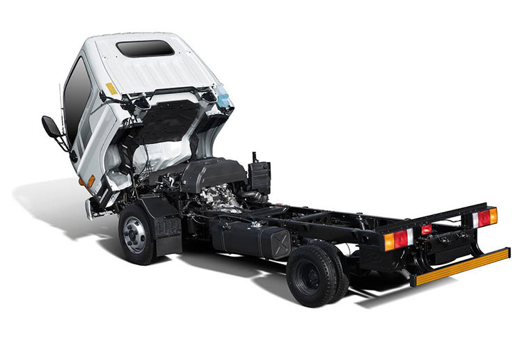 New Mighty N250 được thiết kế với góc nhìn rộng từ vị trí người lái về phía trước, đảm bảo cho người lái có thể quan sát từ nhiều hướng khác nhau mang lại sự an toàn và tự tin khi lái xe. Thiết kế cabin lật nghiêng một góc 45 0 về phía trước giúp cho công tác bảo dưỡng, sửa chữa được thuận tiện và dễ dàng, giảm thiểu thời gian và chi phí.