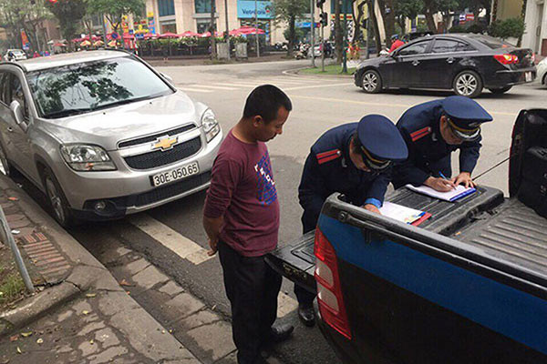 Dung do xe trong pho the nao de khong bi phat?