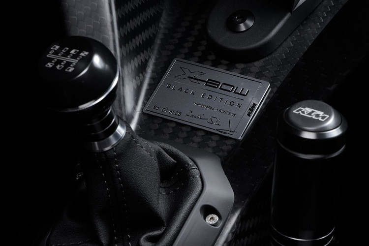 Bên cạnh đó, mẫu xe ôtô đua của KTM cũng chỉ nặng 998 kg.