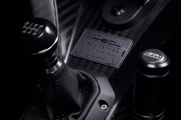 Bên cạnh đó, mẫu xe ôtô đua của KTM cũng chỉ nặng 998 kg.