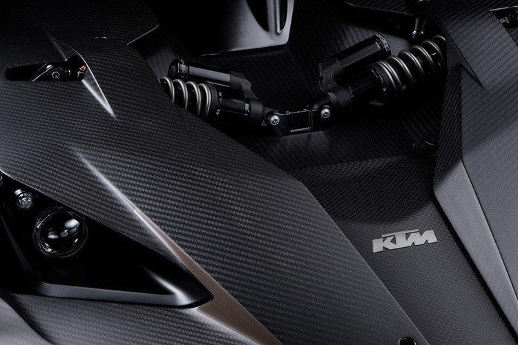 Một điểm đáng chú ý nữa chính là sức mạnh của xe đã được nâng lên đáng kể, các chi tiết của xe cũng được làm mới lại ấn tượng hơn trước.